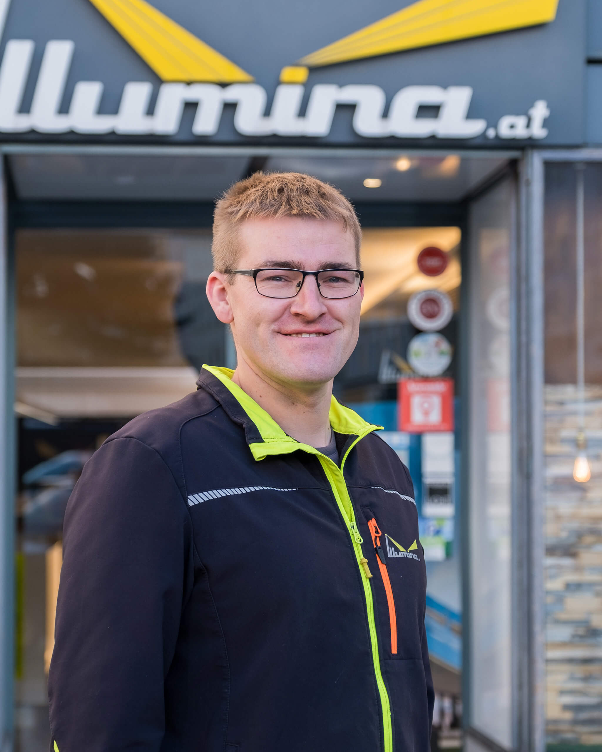 Markus Lorenz von Illumina vor dem Firmengebäude in Ried im Innkreis.